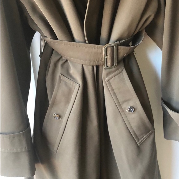 Men’s Burberry trench coat - Picture 3 of 11